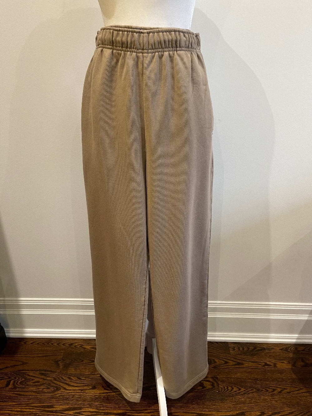 Alo Jogging Pants - Beige - Size Medium